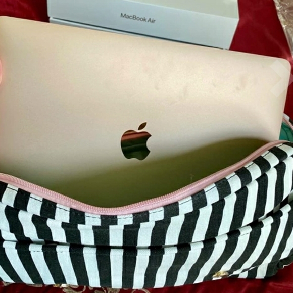 πHOST PICKπSlim-Pink, 15.6-Inch Laptop Bag - Picture 8 of 11